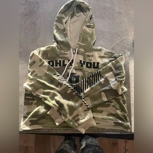 GREEN CAMO CROPPED HOODIE